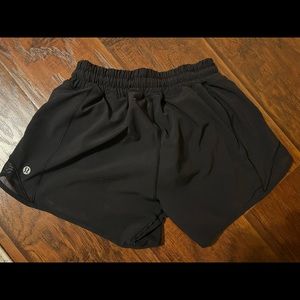 Lululemon Hotty Hot 4inch shorts
